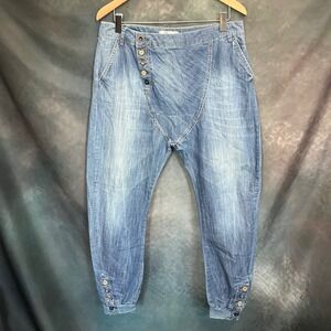 Pull & Bear by Peckininetee Women Denim Jeans Cropped Button Fly Light Wash